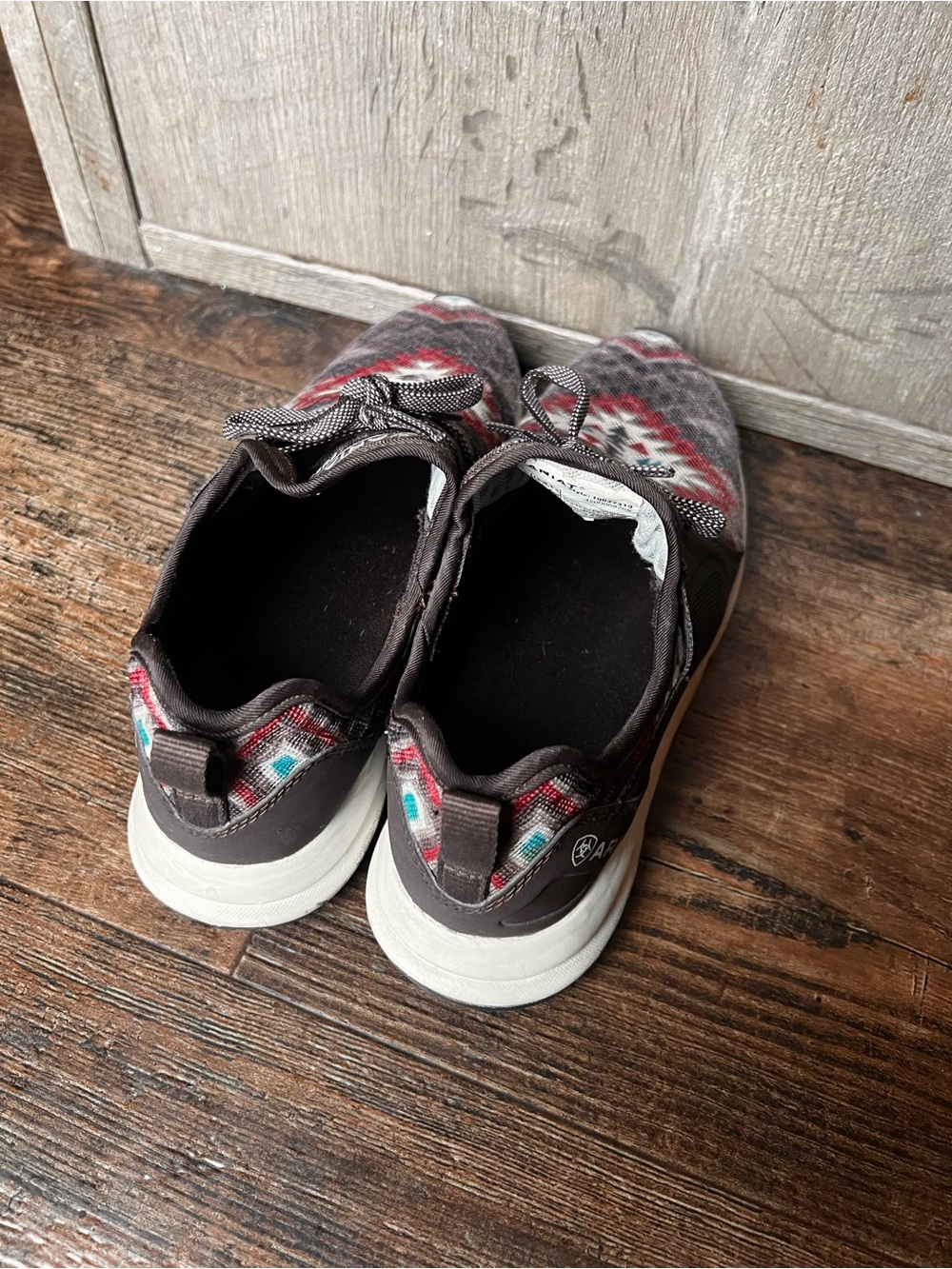 Ariat Women’s Grey Knit Sneakers with Red & Blue Aztec Pattern - Picture 3 of 4